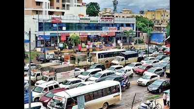 Pune: Hadapsar-Kharadi travel a nightmare, rue commuters