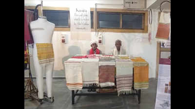 Weavers of Chhota Udepur exhibit their craft at NIFT, Gandhinagar on National Handloom Day