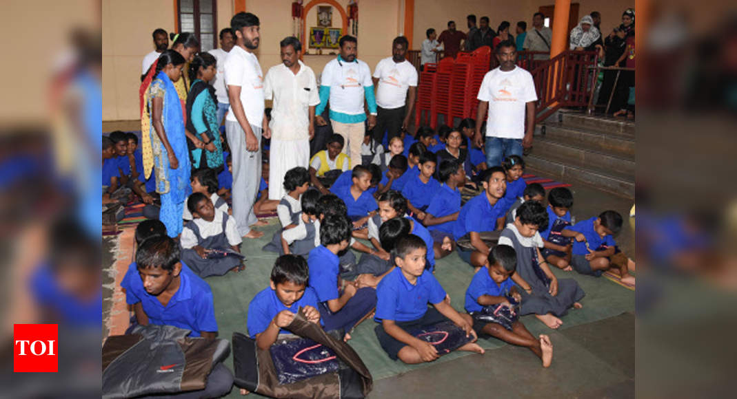 File:A Yoga performance by the group of the Jnanasindhu School for