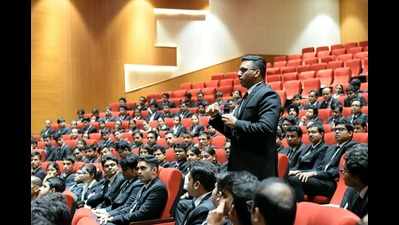 IIM Raipur organises an interaction focussing on time and health management