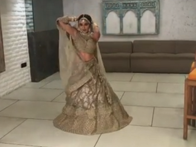 Video: Monalisa shakes a leg on Bollywood song 'Pyscho Saiyaan'