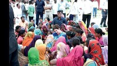 Revoke fake cases against Sonbhadra villagers: Priyanka Gandhi Vadra