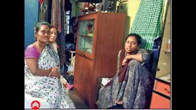 Kolkata: Women guard Basti No. 17 as men flee home to avoid arrest
