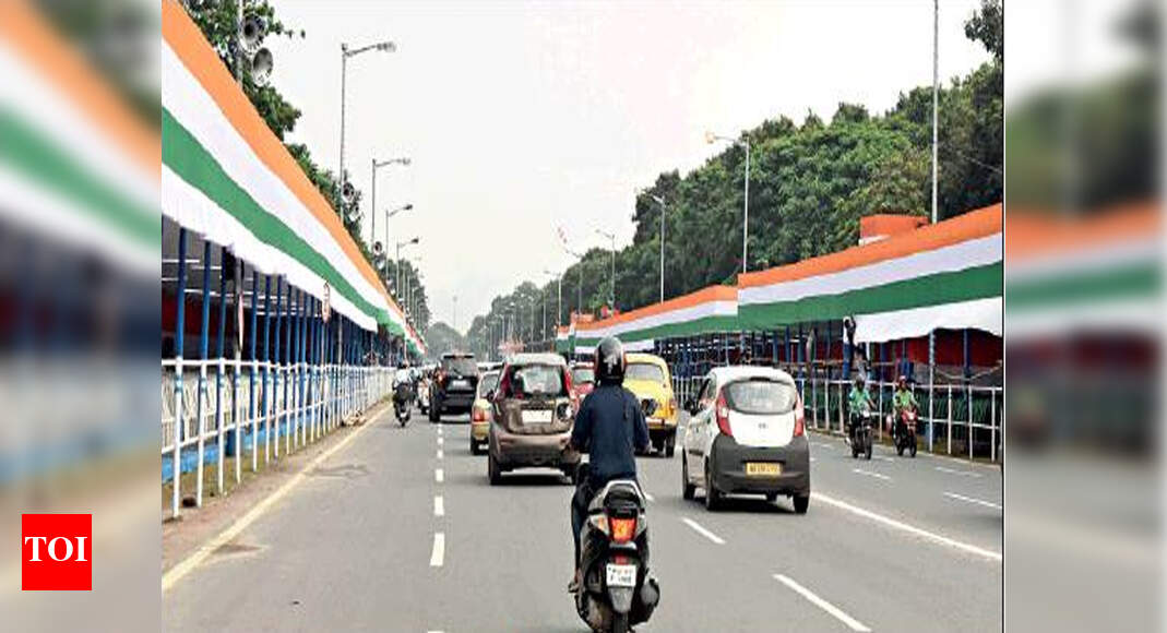 Kolkata police take guard ahead of Independence Day event ...