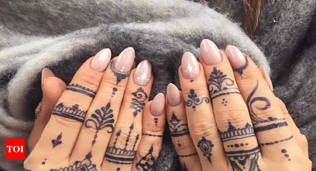 Person with mehndi fingers tattoo photo – Free Grey Image on Unsplash