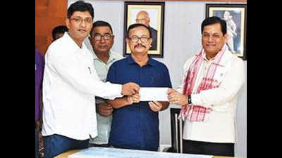 ACTA gives Rs 6 lakh to CM's flood relief fund