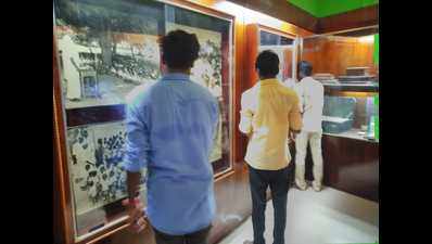 Eight Tamil Nadu college students clean Kamaraj Memorial House as directed by high court