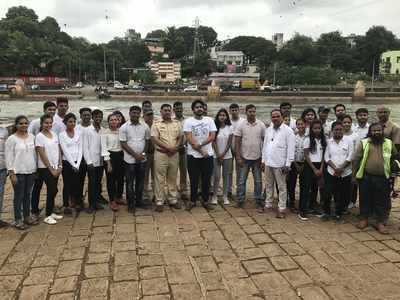 River cleaning drive at Deccan by CHASA IDT & Abhedya