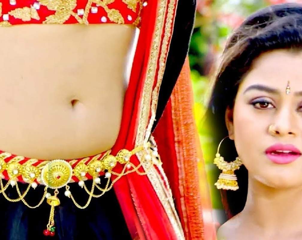 
Watch: Rishabh Kashyap and Tanushree Chaterjee's hit Bhojpuri song from movie 'Dulhan Hum Le Jayenge'
