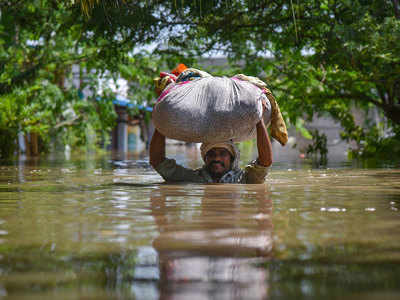 Flood toll at 241 in five states, water receding from several parts of Kerala, Maharashtra