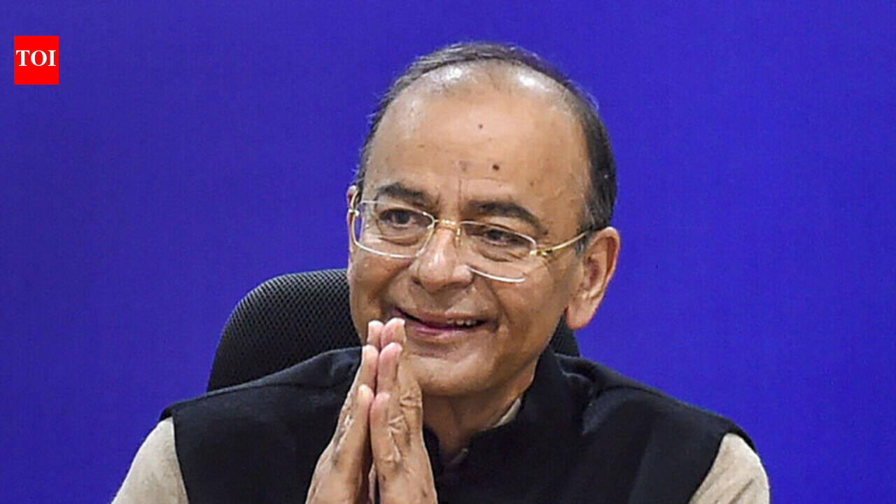 Live: Amit Shah, Harsh Vardhan visit Arun Jaitley at AIIMS - The Times ...