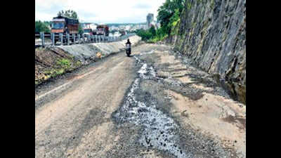 Safety posers as potholes riddle NH4 stretch from Pune to Satara