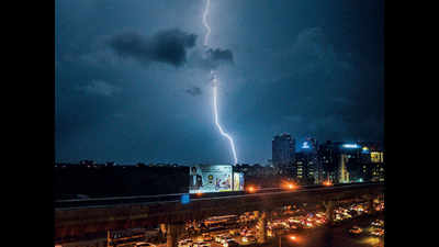 Kolkata: Pollution rise triggers fatal lightning strikes