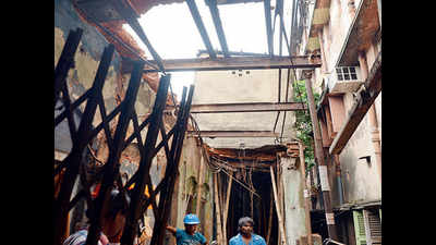 300 'highly unsafe' houses in Kolkata; only six evacuated so far