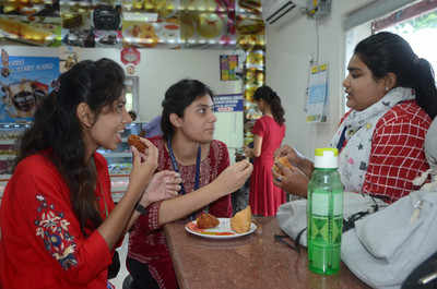 Here are the cool campus canteens of Patna