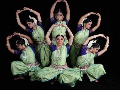 ODISSI (Dances of India): Lowen, Sharon: 9788186685167: Amazon.com: Books