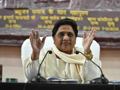 BSP leader Mayawati visits Arun Jaitley at AIIMS | India News - Times ...