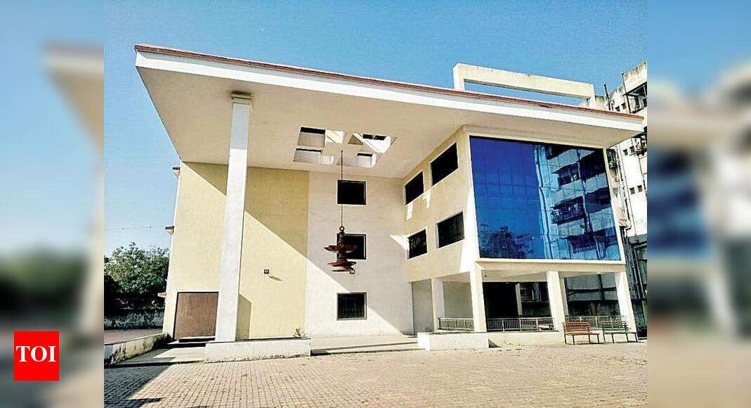 BJP unveils elibrary supported by Cong Nagpur News Times of India