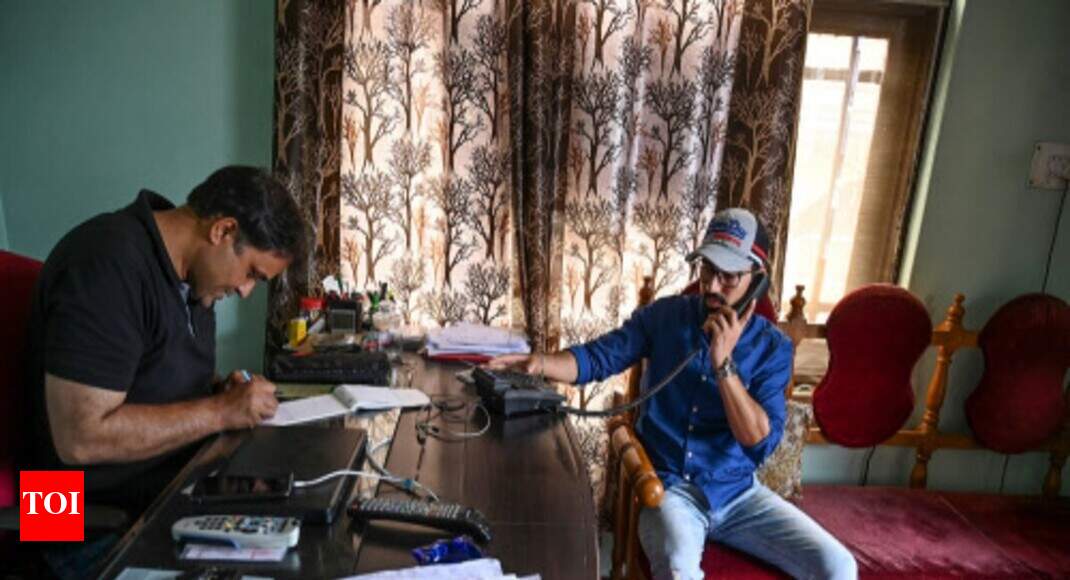 J&K: Landlines come alive, traffic starts moving