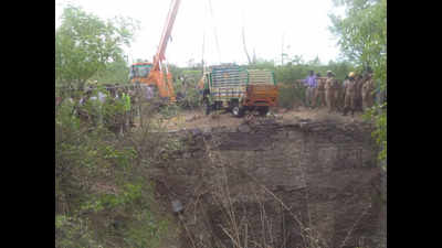 Tamil Nadu: Eight killed as mini truck falls into roadside well in Trichy