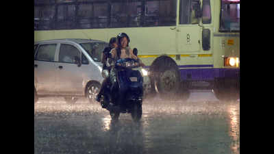 Light showers enliven Sunday in Ahmedabad
