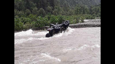 Dehradun: 1 killed, 4 rescued after jeep washes away in Bandal river