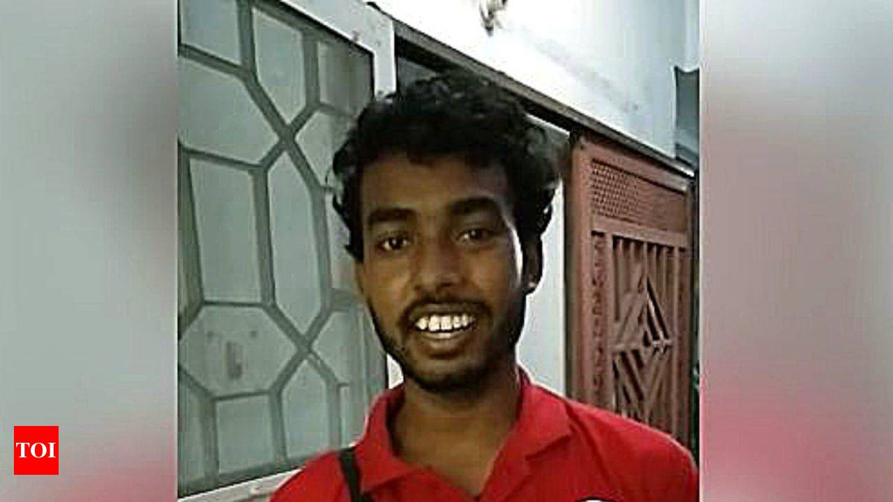 Zomato delivery boy becomes an internet singing sensation, thanks to social  media - Times of India