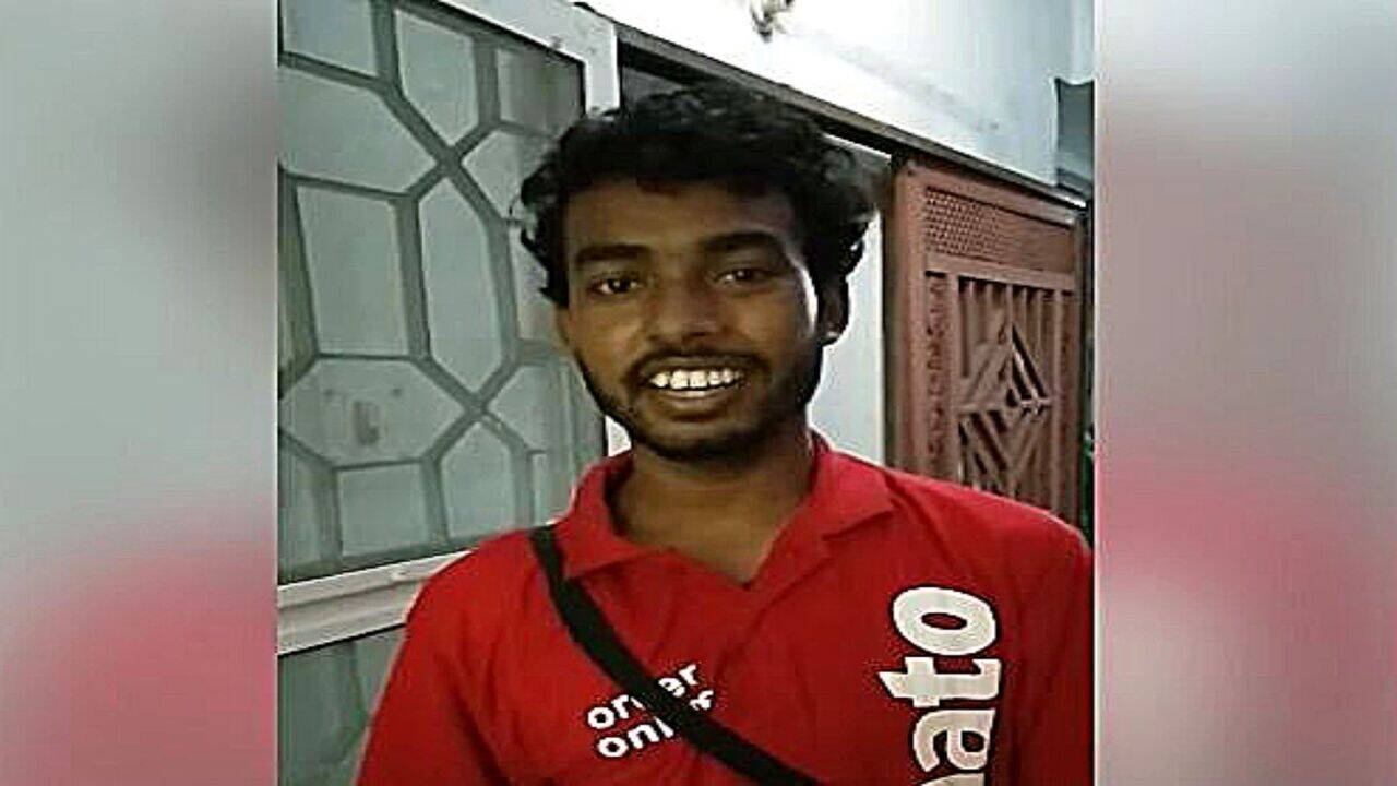 Zomato delivery boy becomes an internet singing sensation, thanks to social  media - Times of India