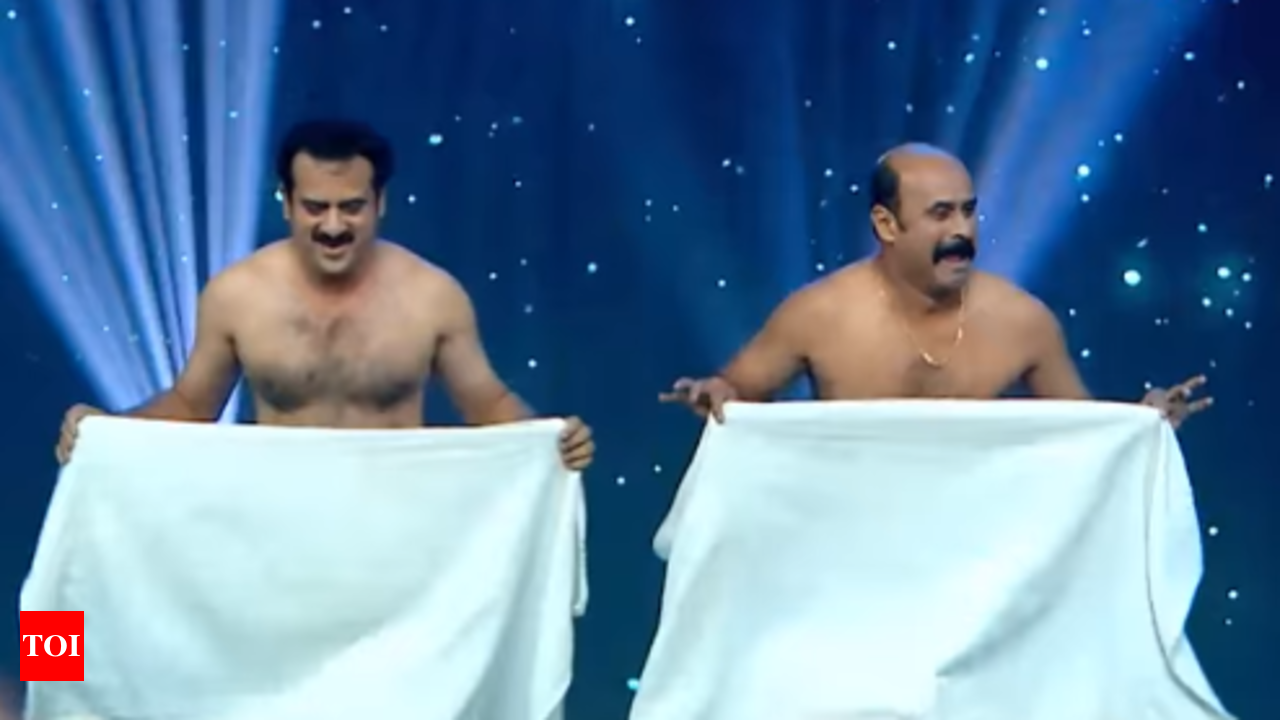 Sajan Surya and Rajesh Hebbar perform towel dance - Times of India