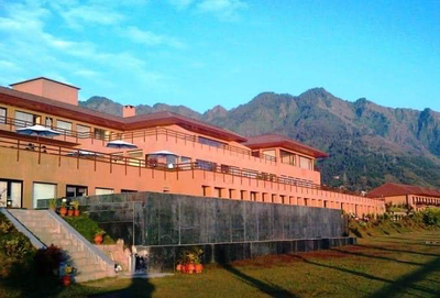 FAKE ALERT: Photo of luxury hotel in Srinagar shared as Ghulam Nabi Azad’s house