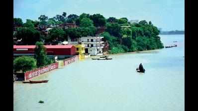 Situation grim as Ganga & Yamuna near danger mark