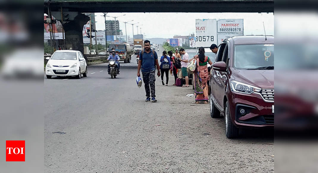 Illegally Parked Private Buses, Cabs Choke Katraj-dehu Road Bypass 