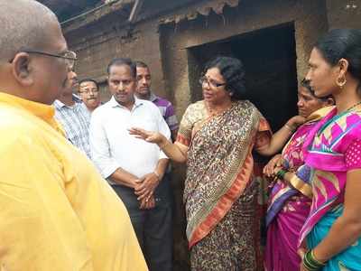 Vijaya Rahatkar, Chairman, Maharashtra State Women's Commission, visited Kolhapur to help flood-affected women