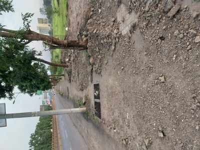 detiorating condition of public walking space at m