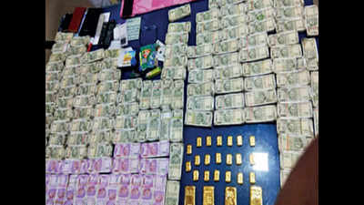 Kolkata: Smuggled gold, cash worth over Rs 3 crore seized; 4 held