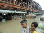 Overflowing Yamuna forces thousands to flee homes in Delhi