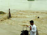 Overflowing Yamuna forces thousands to flee homes in Delhi