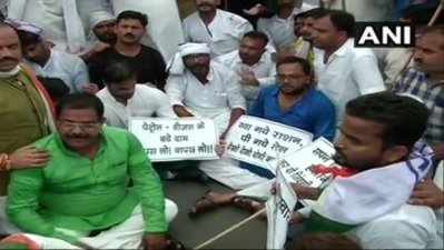 UP: Congress stages statewide protests against fuel price hike