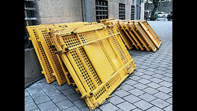 In Mumbai all roads leading to ED office are barricaded