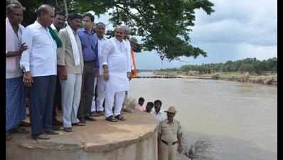 Karnataka ministers visit flood hit areas in Belagavi, Haveri