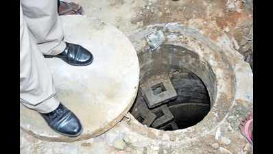 Five men die working in 14-ft-deep manhole in Ghaziabad