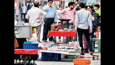Chandigarh: Illegal vendors may face FIR, their stuff to be auctioned