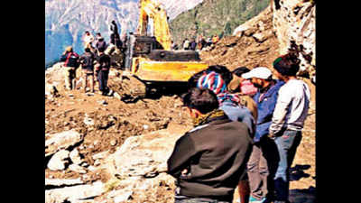 Road blocked, people spend night at Rohtang