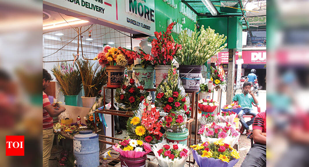 Increased demand due to the festive season A steep price rise of flowers in Bareilly Bareilly
