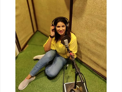 Poonam Dubey wraps the dubbing of 'Himmat' | Bhojpuri Movie News ...