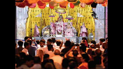 4 lakh laddus for devotees, toys, song & dance this Janmashtami