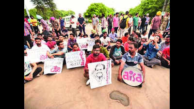 DSW’s removal: Student parties intensify protest against Panjab University VC