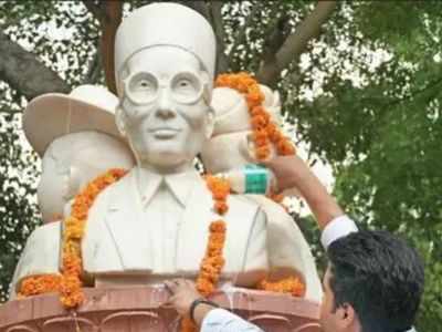 Image result for savarkar bhagat singh statue