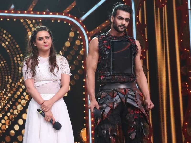 Nach Baliye 9 Madhurima Tuli S Mother Lashes Out At Vishal Aditya Singh Tells Him To Respect Women Times Of India