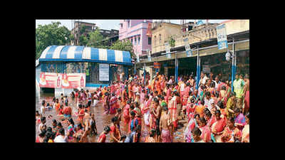 Tarakeswar festival sets example in crowd control